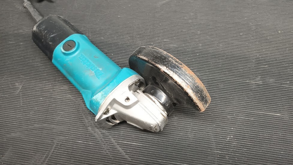 Makita 9525NB Angle Grinder - Used, Not Working, For Parts/Repair