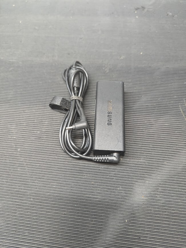 SAMSUNG AD-4019A AC Adapter 19.0V 2.1A Used Working Without Power Cord
