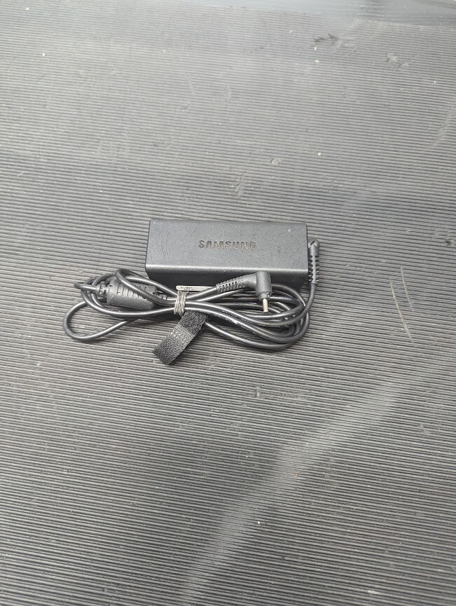SAMSUNG AD-4019A AC Adapter 19.0V 2.1A Used Working Without Power Cord