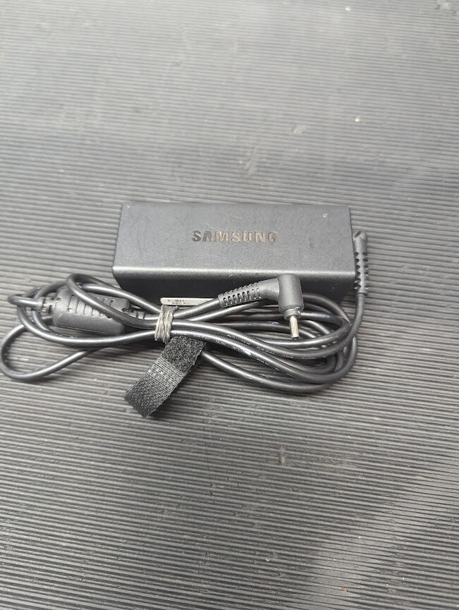 SAMSUNG AD-4019A AC Adapter 19.0V 2.1A Used Working Without Power Cord