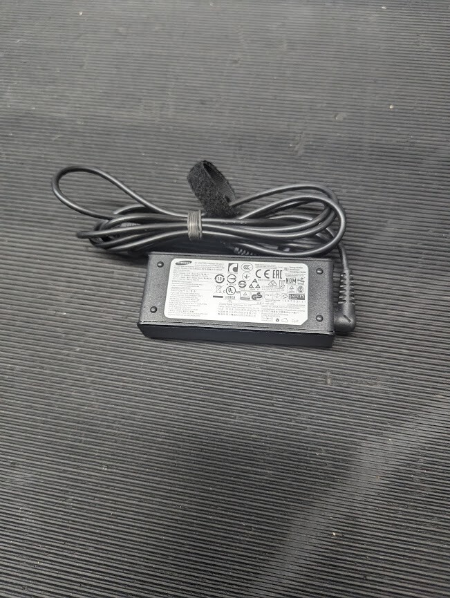 SAMSUNG AD-4019A AC Adapter 19.0V 2.1A Used Working Without Power Cord
