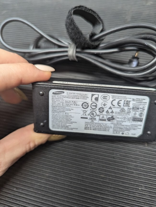 SAMSUNG AD-4019A AC Adapter 19.0V 2.1A Used Working Without Power Cord