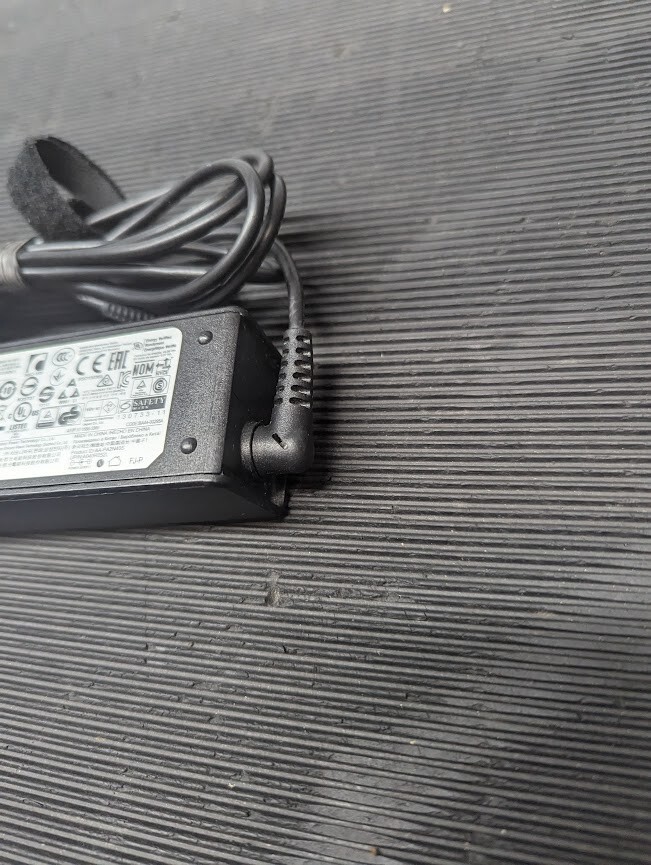 SAMSUNG AD-4019A AC Adapter 19.0V 2.1A Used Working Without Power Cord