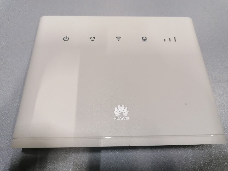 Huawei LTE CPE B311-221 4G Wi-Fi Router White Used Working