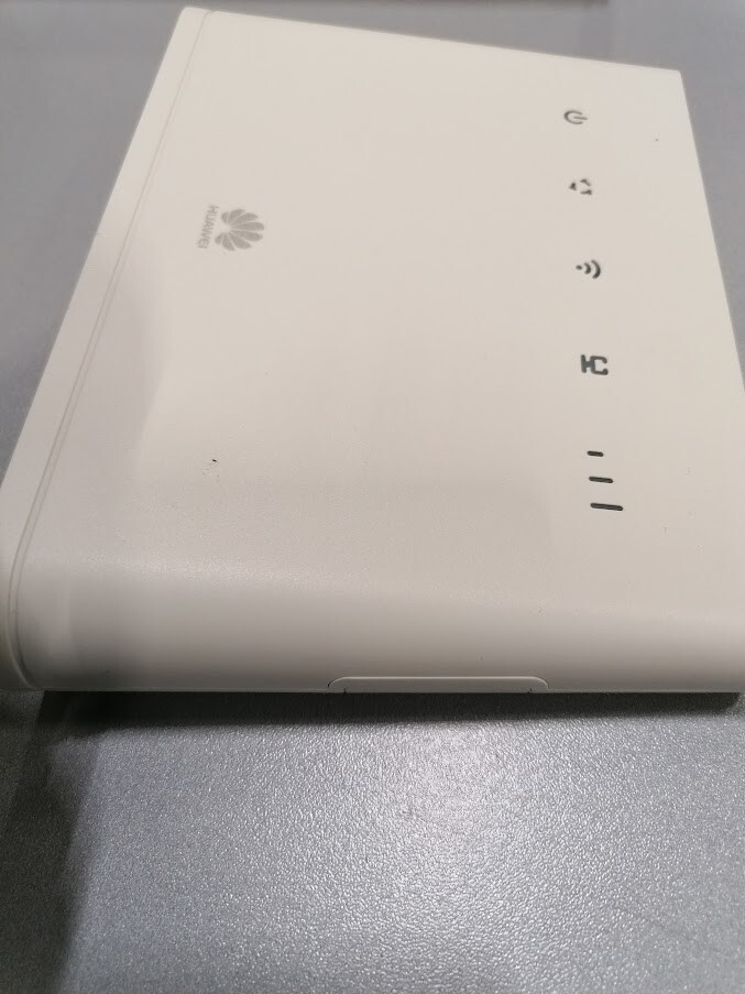 Huawei LTE CPE B311-221 4G Wi-Fi Router White Used Working