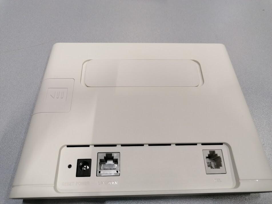 Huawei LTE CPE B311-221 4G Wi-Fi Router White Used Working