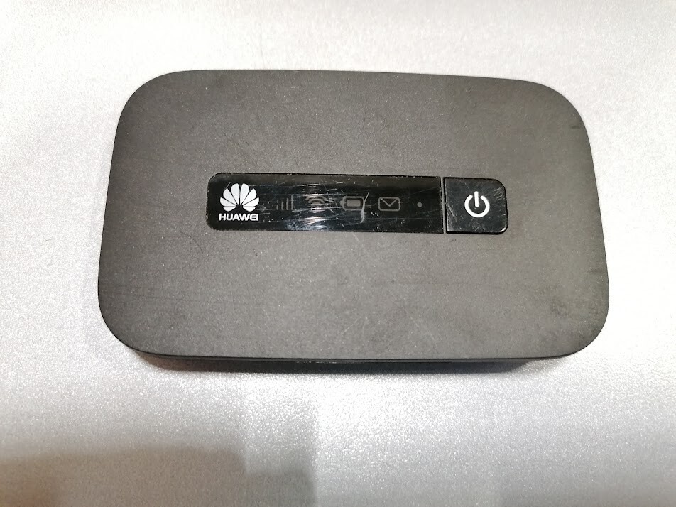 Huawei E5373s-155 Mobile WIFI Hotspot Router 4 G LTE  Black Used Working
