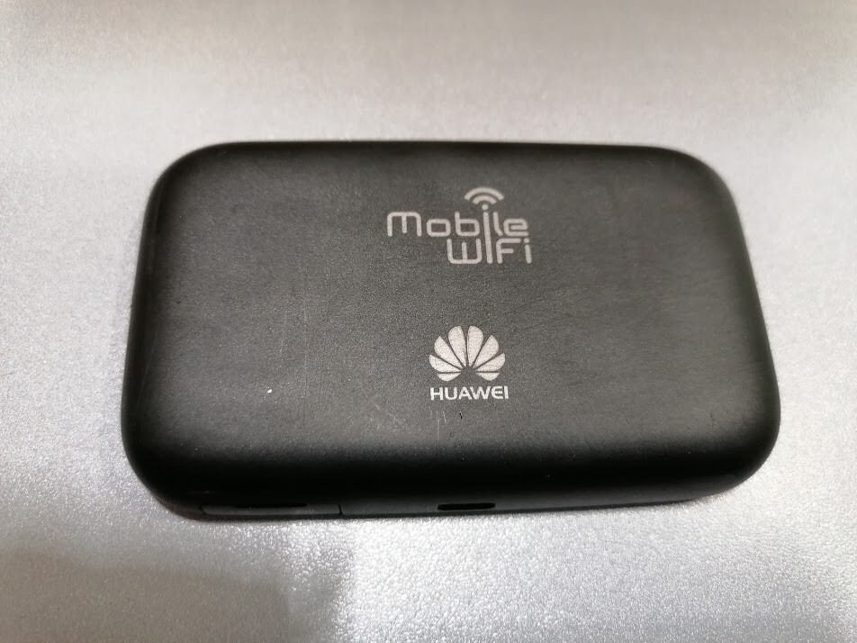 Huawei E5373s-155 Mobile WIFI Hotspot Router 4 G LTE  Black Used Working