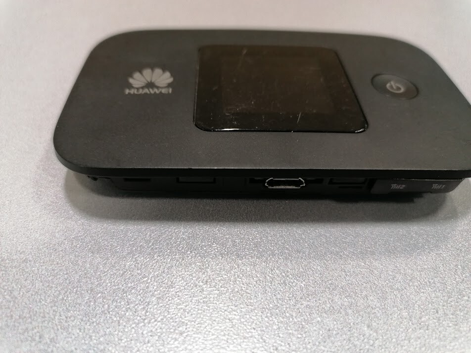 Huawei E5377s-32  Mobile WIFI Hotspot 4G LTE Router Used Working Without Cover