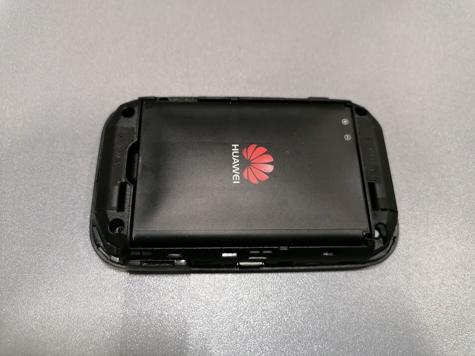 Huawei E5377s-32  Mobile WIFI Hotspot 4G LTE Router Used Working Without Cover