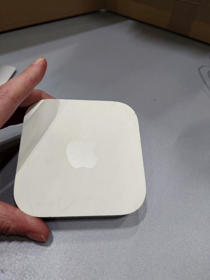 Apple TV 3rd Gen A1392 HD Media Streamer With Remote Control Used Working