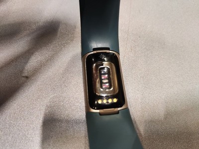 Fitbit Charge 5 Running Smartwatch Health & Fitness Tracker Not Working