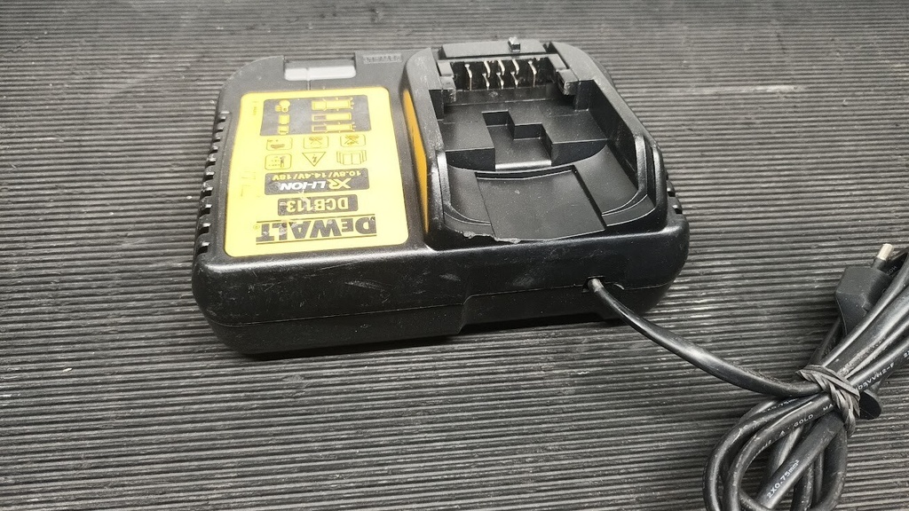 DeWalt DCB113 Battery Charger 10.8V-18V XR Li-ion - Used, Not Working, Parts