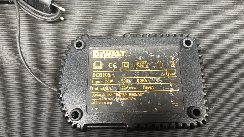 DeWalt DCB105 Battery Charger 10.8V/14.4V/18V XR Li-ion - Used, Not Working