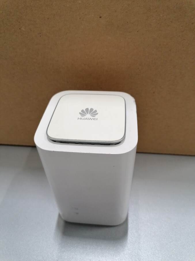 Huawei E5180s-22 4G Wifi Router White Not Working For Parts Without Charger