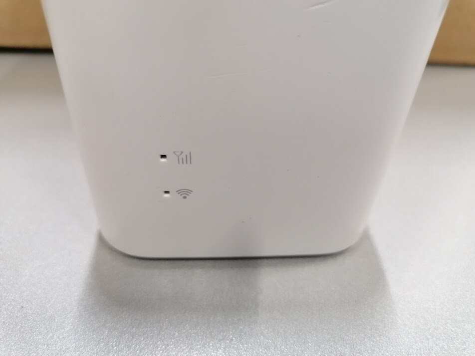Huawei E5180s-22 4G Wifi Router White Not Working For Parts Without Charger