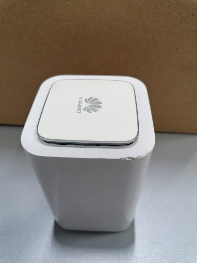 Huawei E5180s-22 4G Wifi Router White Not Working For Parts Without Charger