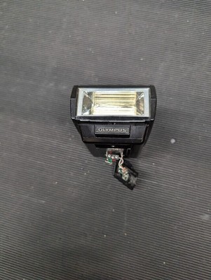 Olympus T 32  Speedlite  Flash  Black  - Untested BROKEN