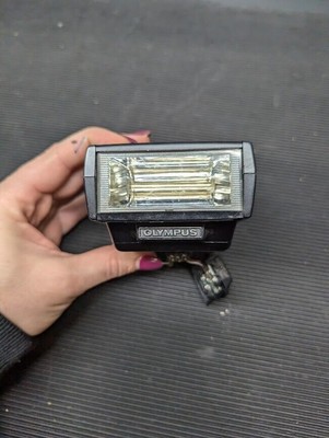 Olympus T 32  Speedlite  Flash  Black  - Untested BROKEN