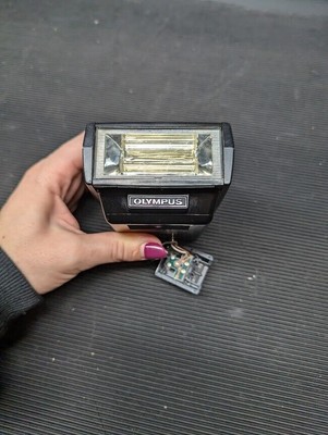 Olympus T 32  Speedlite  Flash  Black  - Untested BROKEN