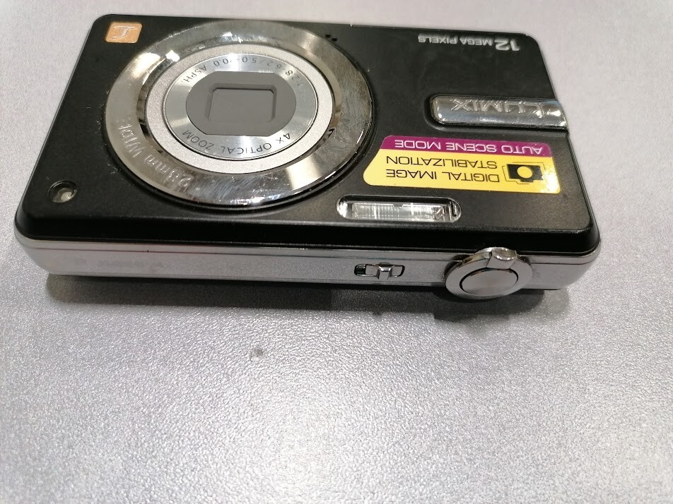 Panasonic Lumix DMC-F3 Digital Camera12.0 MP  Black Not Working For Parts