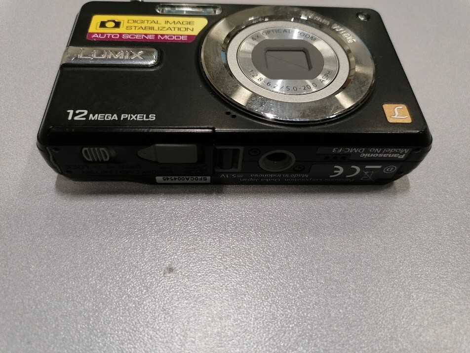 Panasonic Lumix DMC-F3 Digital Camera12.0 MP  Black Not Working For Parts