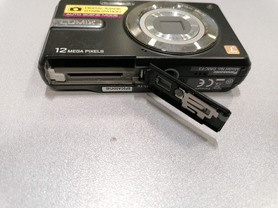 Panasonic Lumix DMC-F3 Digital Camera12.0 MP  Black Not Working For Parts