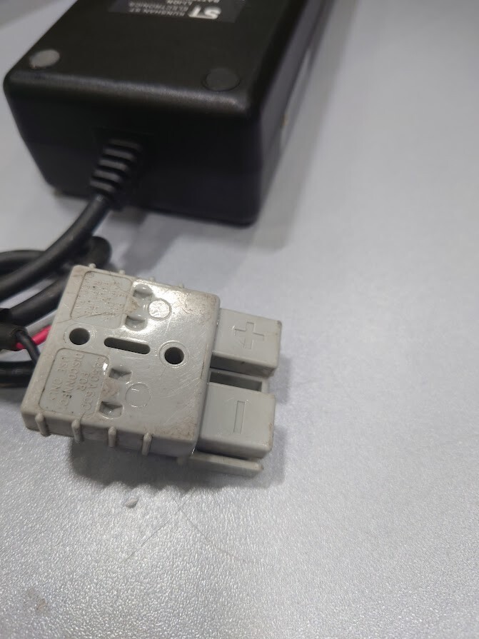 ST SHC-8100LC E-Bike Battery Charger 36V 2A Used Working Without Power Cord