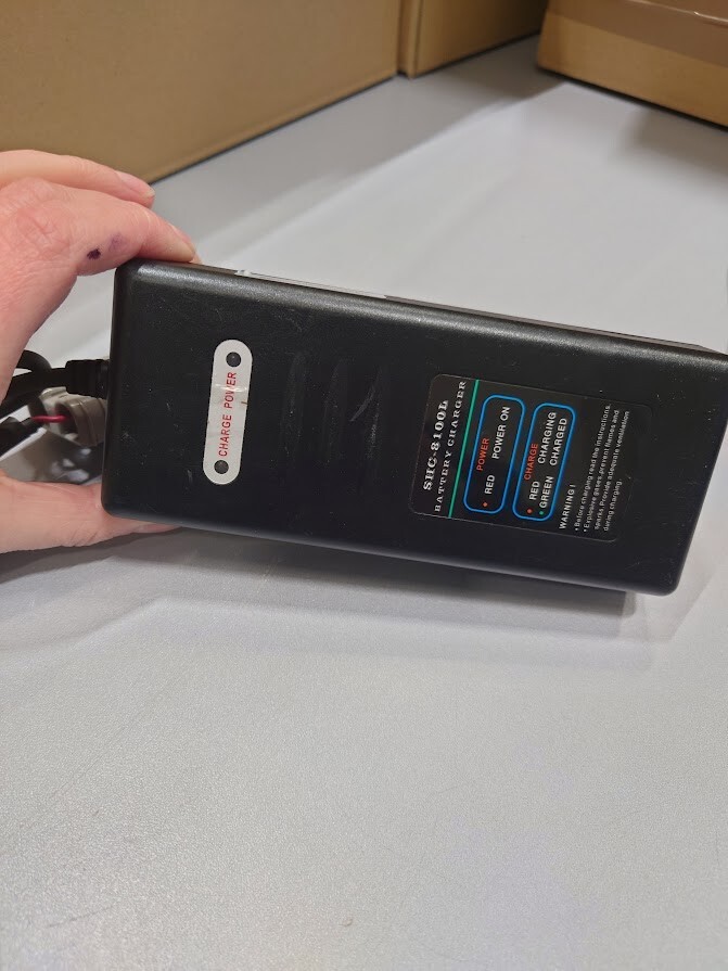 ST SHC-8100LC E-Bike Battery Charger 36V 2A Used Working Without Power Cord