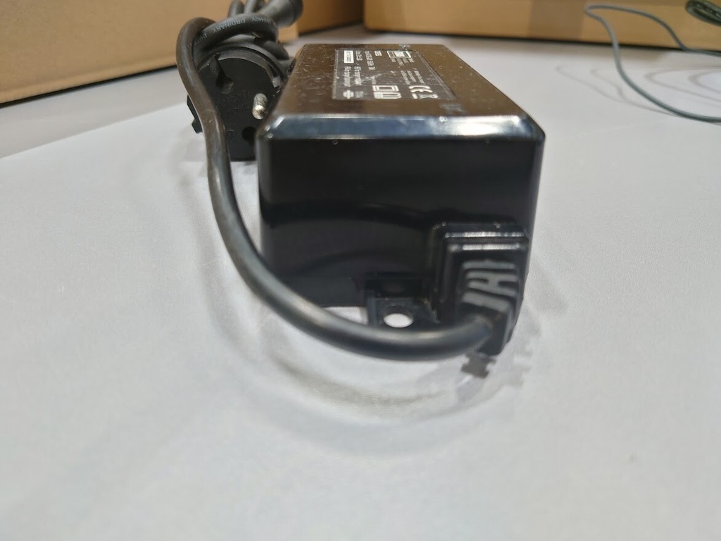 Texas CGF253 Charger 20V 3.0A Used Working Without Power Cord