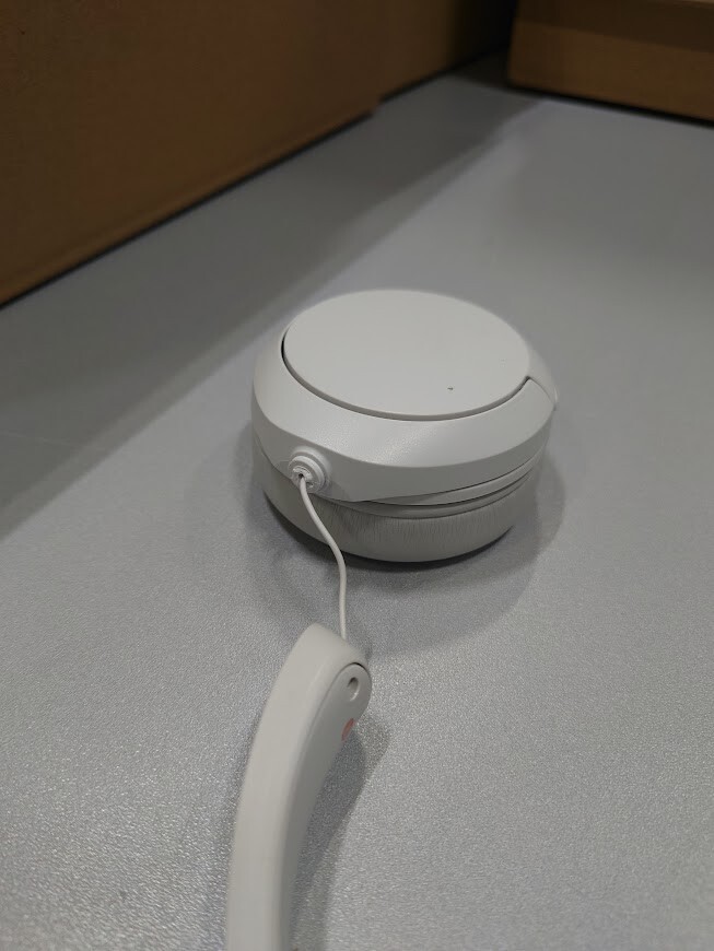 Sony WH-CH520 YY2958 Wireless Bluetooth Headphones On-Ear White For Parts