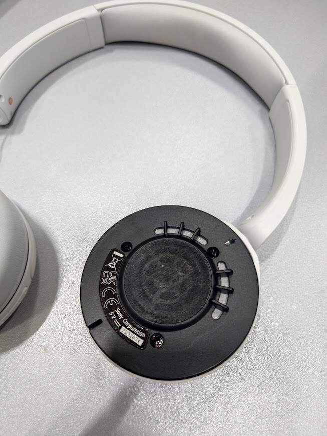 Sony WH-CH520 YY2958 Wireless Bluetooth Headphones On-Ear White For Parts