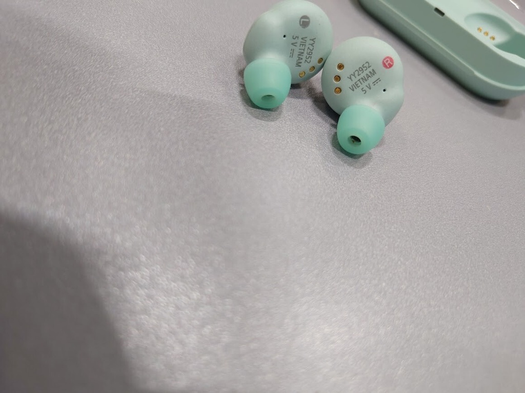 Sony YY2952 WF-C500 GREEN Bluetooth  Earbuds Not working For parts Without