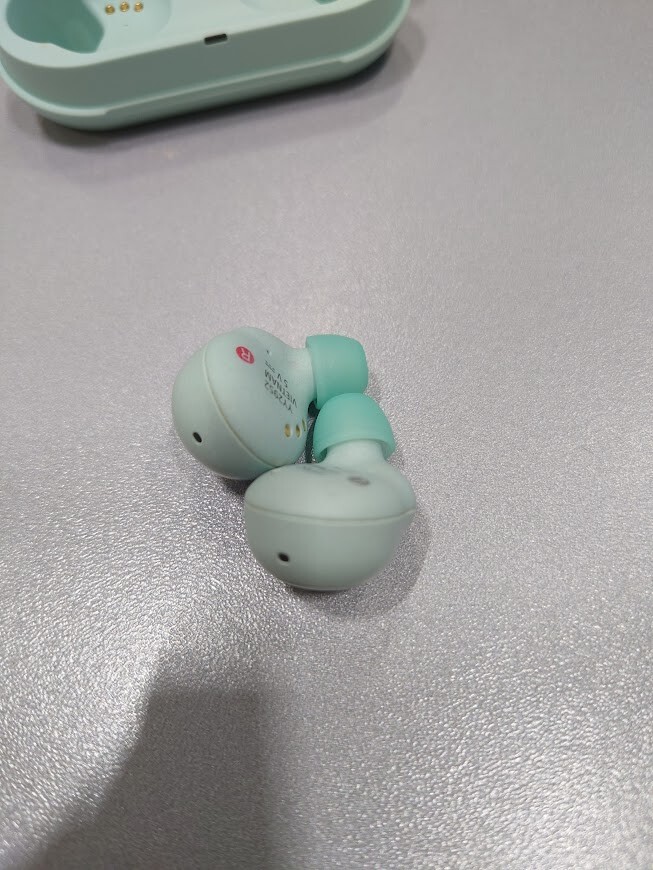Sony YY2952 WF-C500 GREEN Bluetooth  Earbuds Not working For parts Without