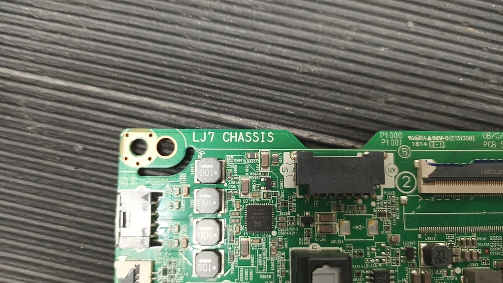 LJ7 Chassis Circuit Board - Fully Functional, Minor Signs of Use, No Accessorie