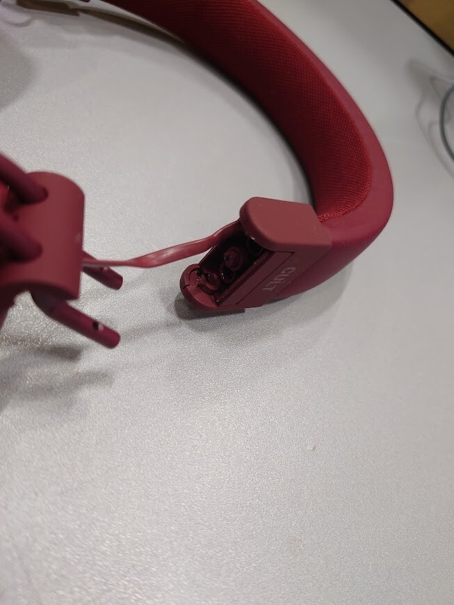 Fresh N Rebel Cult Wireless Bluetooth On-Ear Headphones Ruby Red Not Working