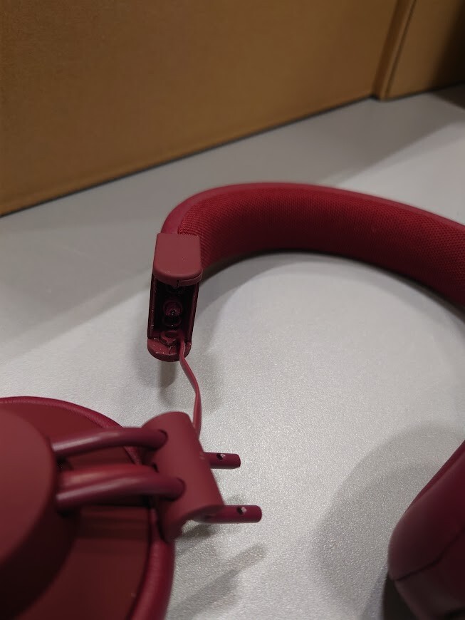 Fresh N Rebel Cult Wireless Bluetooth On-Ear Headphones Ruby Red Not Working