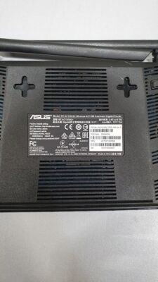 ASUS RT-AC1200 WIRELESS-AC1200 2.4G - 5G Router USB de doble banda usado...