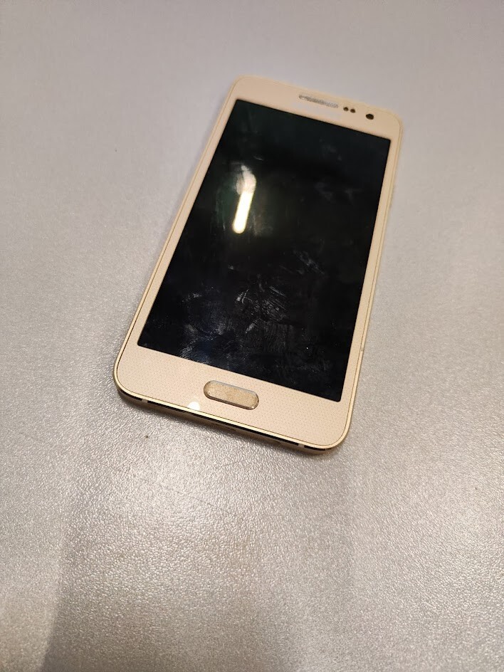 Samsung Galaxy A3 SM-A300FU 16GB Storage 1.5 RAM Smartphone Gold Used Working