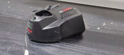 Chargeur Batterie Bosch AL 1130 CV Li-Ion 10.8V DC 3A Noir Occasion Fonctionne