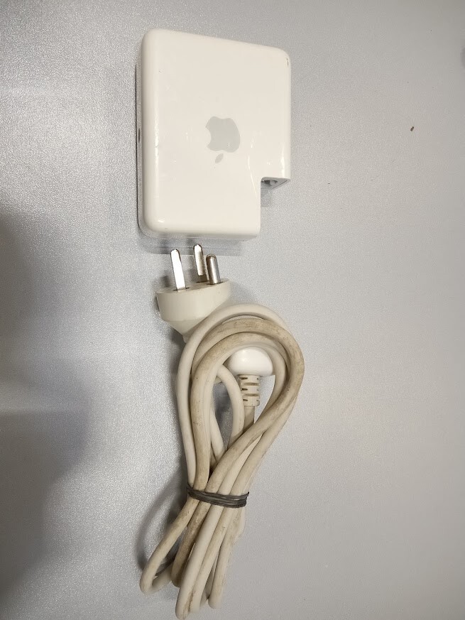 Apple Modelo A1088 AirPort Express Base Station Blanco No Probado Para Piezas