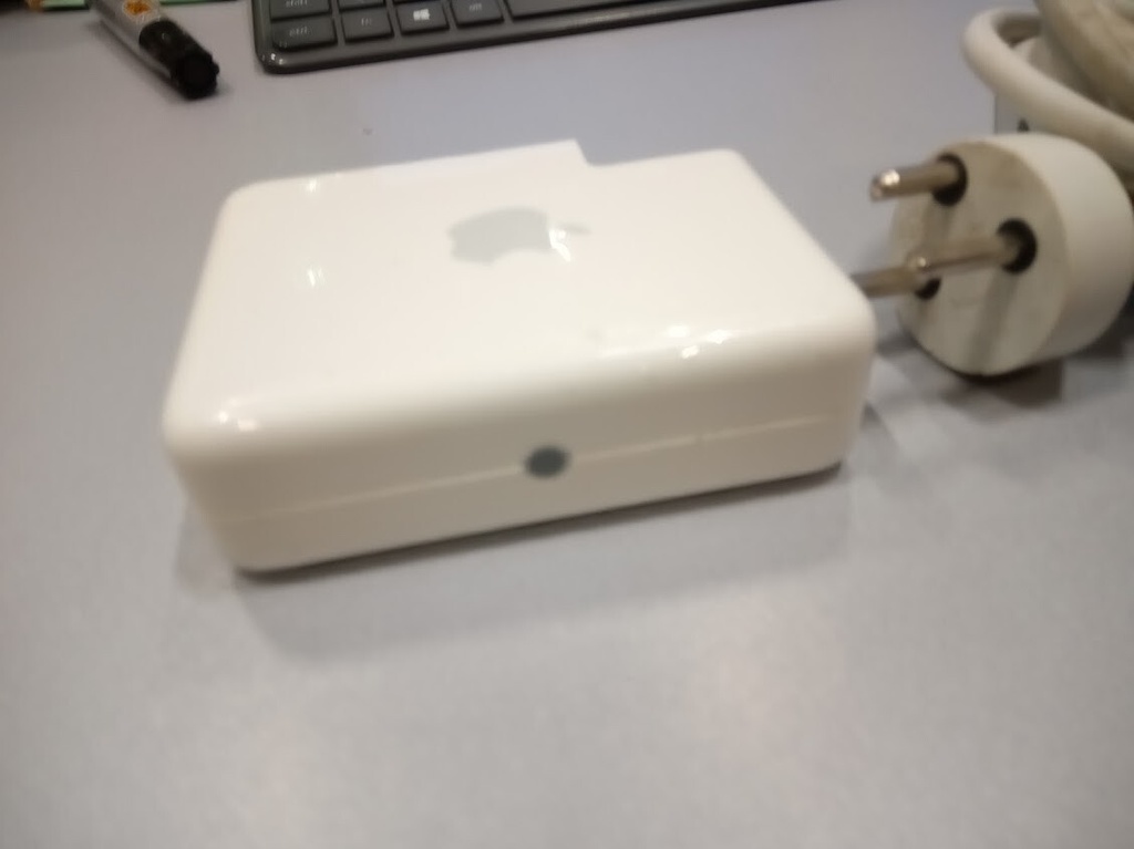 Apple Modelo A1088 AirPort Express Base Station Blanco No Probado Para Piezas
