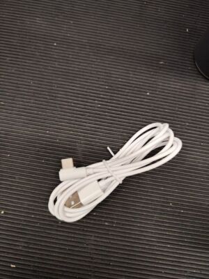 Fermob Aplo H24 IP54 Lámpara Portátil Diseño Moderno Funcionando