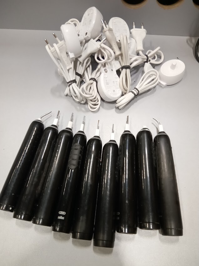 10 Stück Oral-B Zahnbürste Typ 3772 & Ladegerät Typ 3757 funktioniert nicht f...