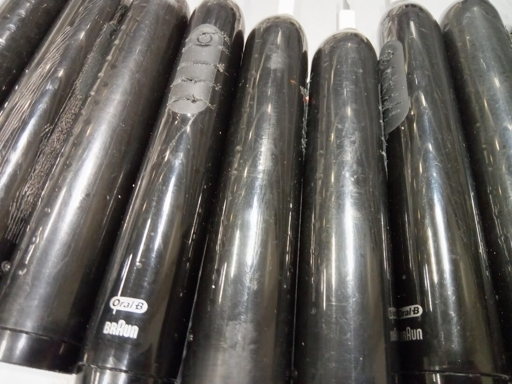 10 Stück Oral-B Zahnbürste Typ 3772 & Ladegerät Typ 3757 funktioniert nicht f...