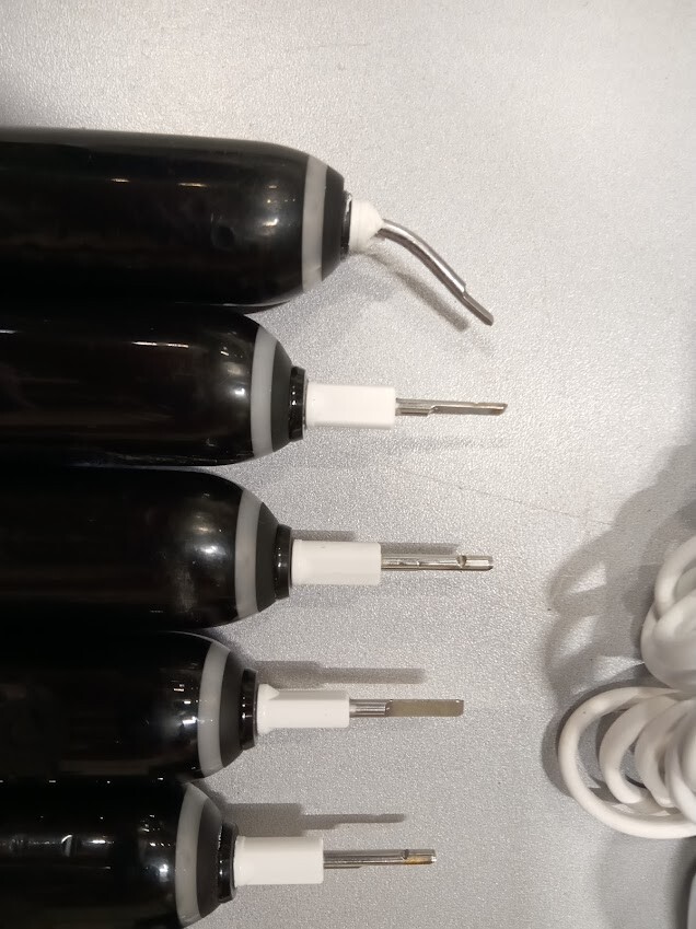 10 Stück Oral-B Zahnbürste Typ 3772 & Ladegerät Typ 3757 funktioniert nicht f...