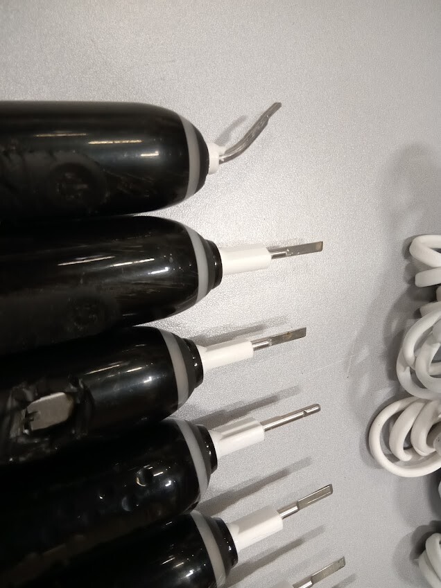 10 Stück Oral-B Zahnbürste Typ 3772 & Ladegerät Typ 3757 funktioniert nicht f...