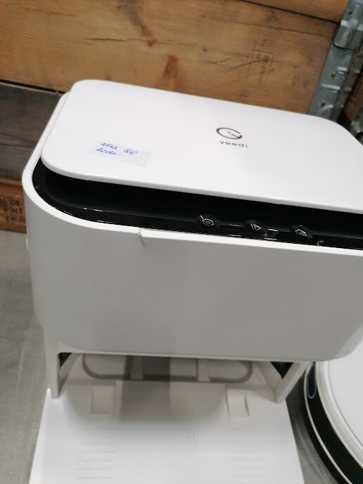 Yeedi DVX46 Robot Vacuum With Base Not Working Incomplete Set For Parts Only