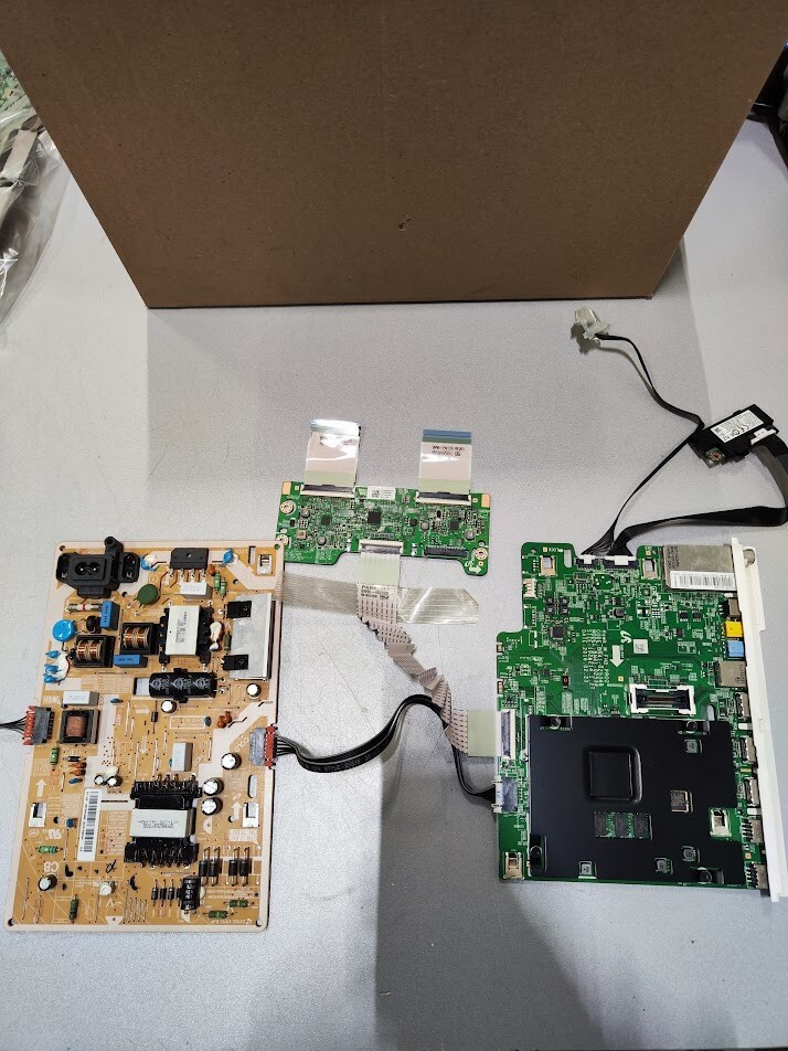 Samsung BN41-02568B Main Board BN44-00807F PSU Board Used Functional No Box