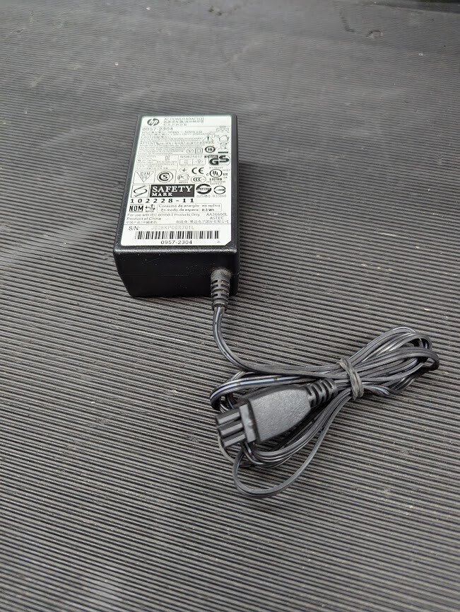 HP 0957-2304 AC Adapter +32V/+12V 1094mA/250mA Used Working Without Power Cord